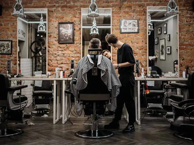 آرایشگری مردانه در دبی : فرصت‌ها و چالش‌ها